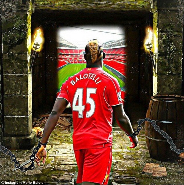 Balotelli Isyaratkan Ingin Bertahan di Liverpool dengan Foto Aneh di Instagram